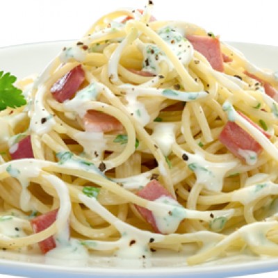 Spaghetti carbonara met side-salad