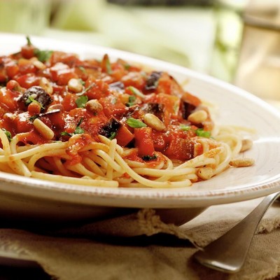Spaghetti met tomaat, aubergine en rucola